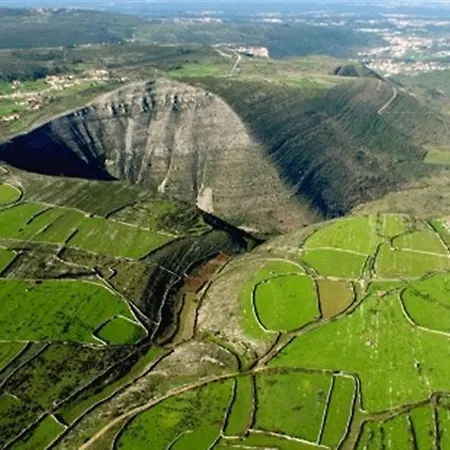 A Casa Da Serra - Local Гостевой дом 3*